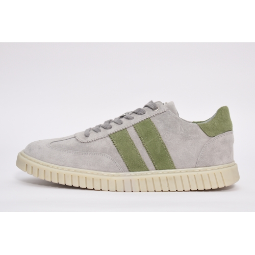 John Richardo 22165 Grey